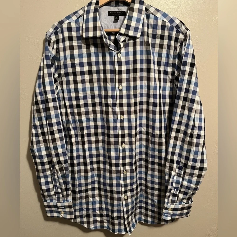 Banana Republic Men's Non Iron Tailored, Slim Fit Button Up Shirt